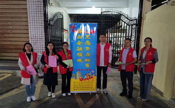 梁莹在公车被灌满JING液