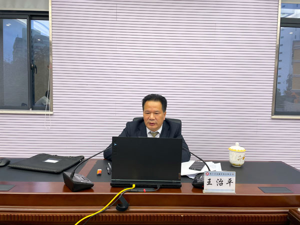 梁莹在公车被灌满JING液