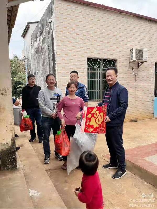 梁莹在公车被灌满JING液