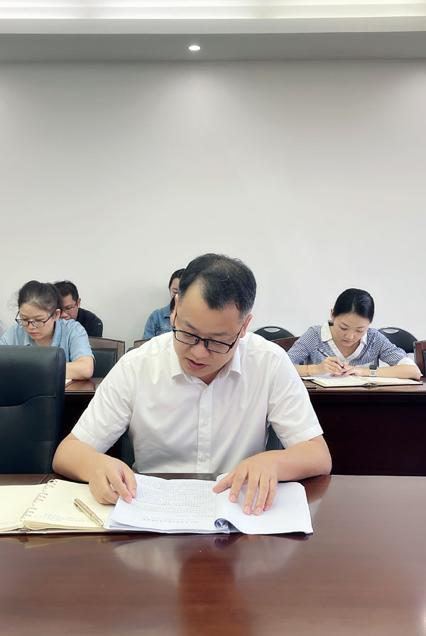 梁莹在公车被灌满JING液