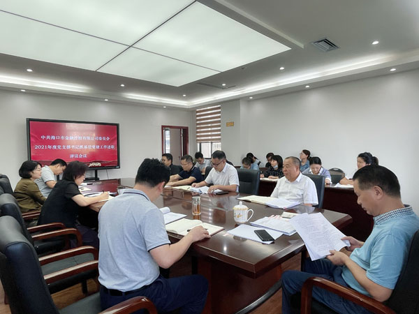 梁莹在公车被灌满JING液