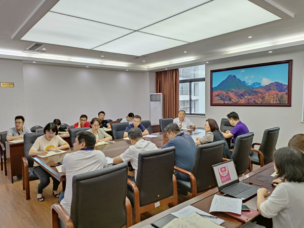 梁莹在公车被灌满JING液