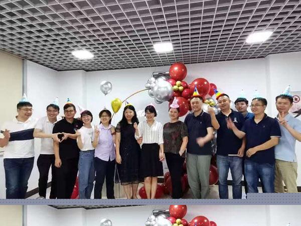 梁莹在公车被灌满JING液