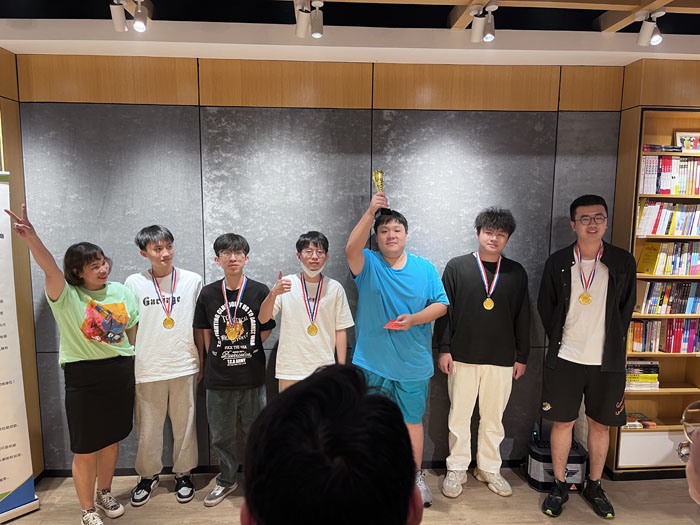 梁莹在公车被灌满JING液