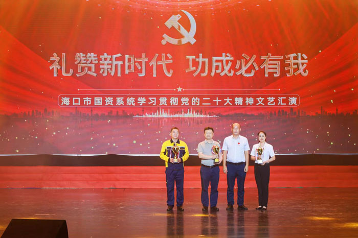 梁莹在公车被灌满JING液