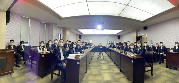 梁莹在公车被灌满JING液