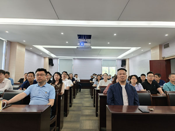 梁莹在公车被灌满JING液