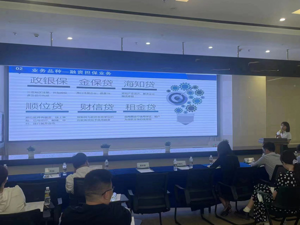梁莹在公车被灌满JING液