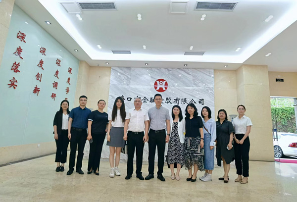 梁莹在公车被灌满JING液