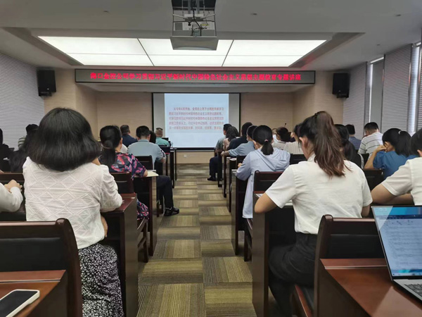 梁莹在公车被灌满JING液
