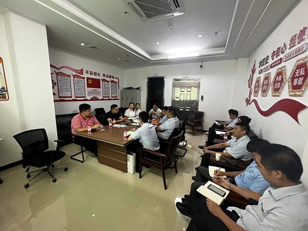 梁莹在公车被灌满JING液