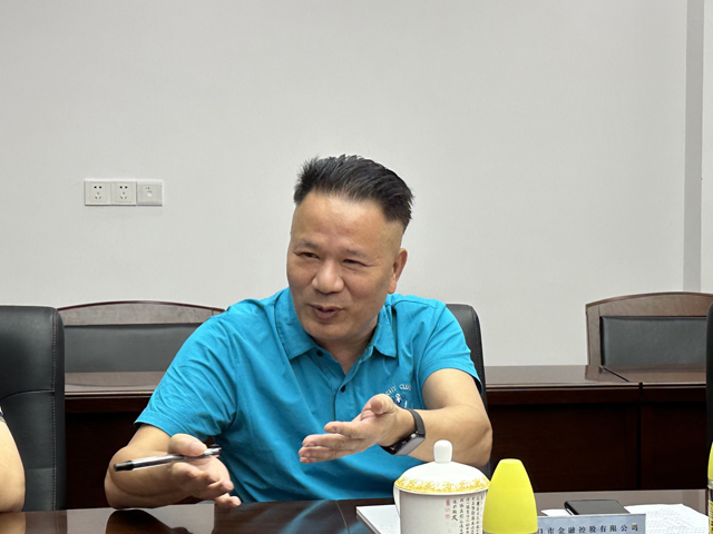 梁莹在公车被灌满JING液