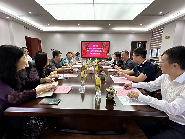 梁莹在公车被灌满JING液