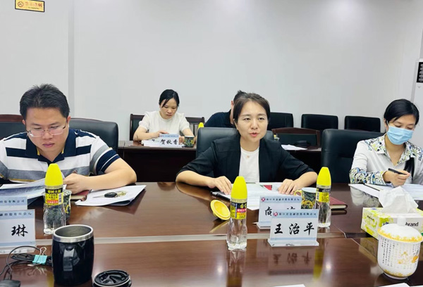 梁莹在公车被灌满JING液