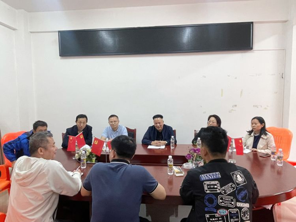 梁莹在公车被灌满JING液