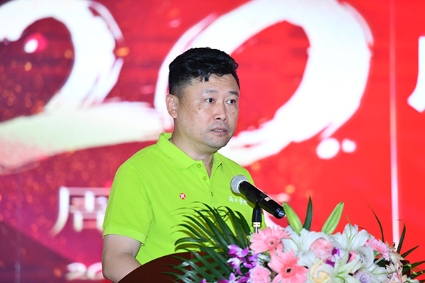 梁莹在公车被灌满JING液