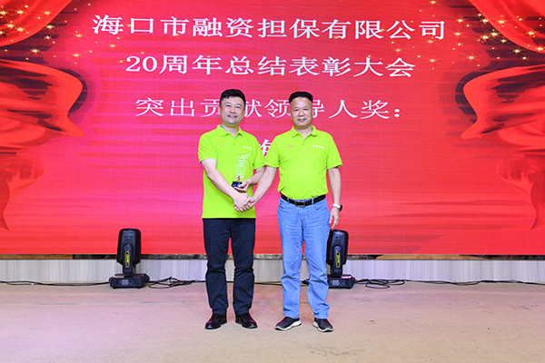 梁莹在公车被灌满JING液