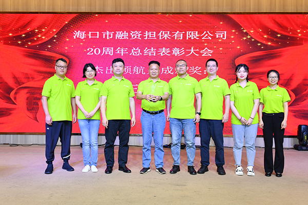 梁莹在公车被灌满JING液