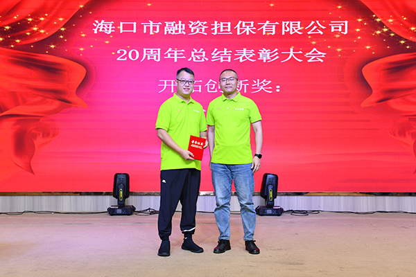 梁莹在公车被灌满JING液