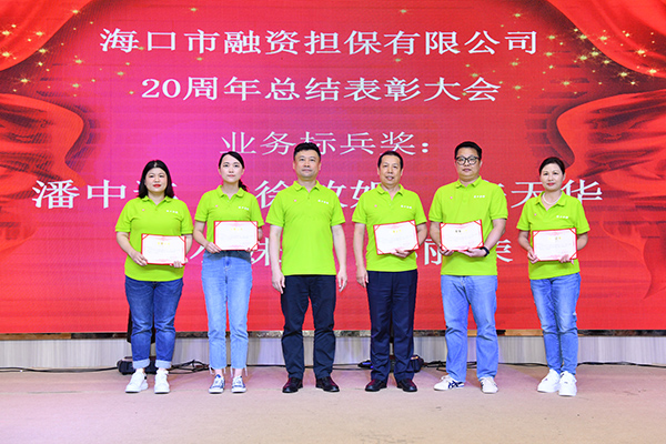梁莹在公车被灌满JING液