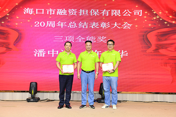 梁莹在公车被灌满JING液