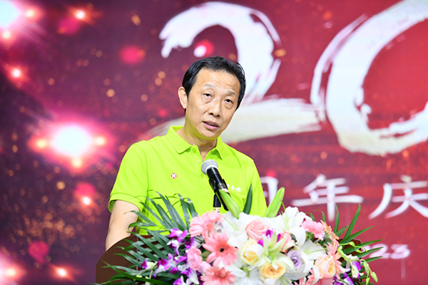 梁莹在公车被灌满JING液
