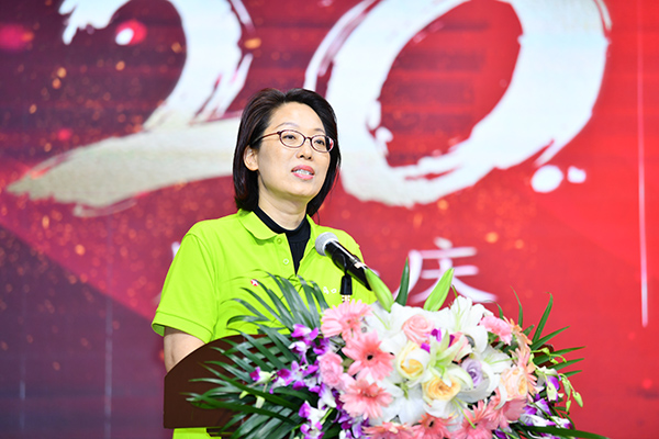 梁莹在公车被灌满JING液