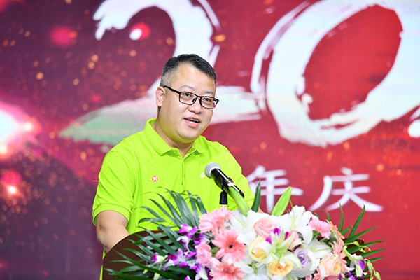 梁莹在公车被灌满JING液