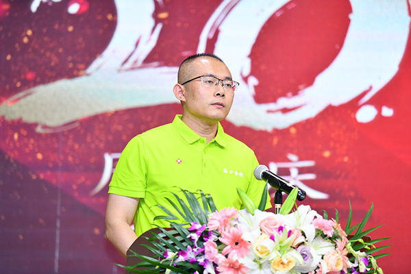 梁莹在公车被灌满JING液