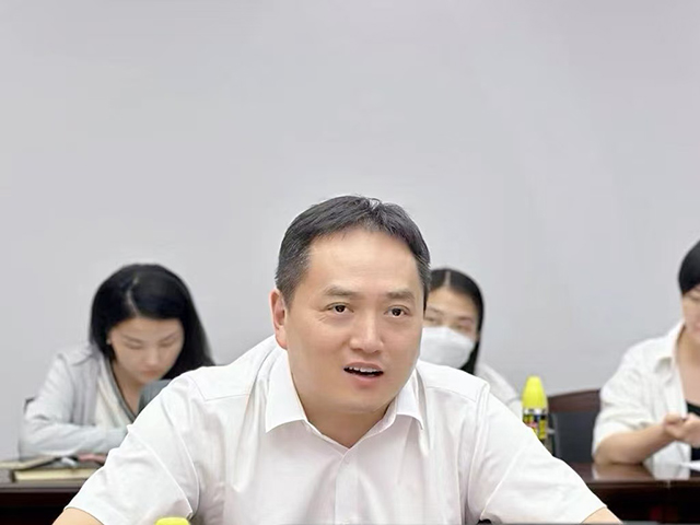 梁莹在公车被灌满JING液