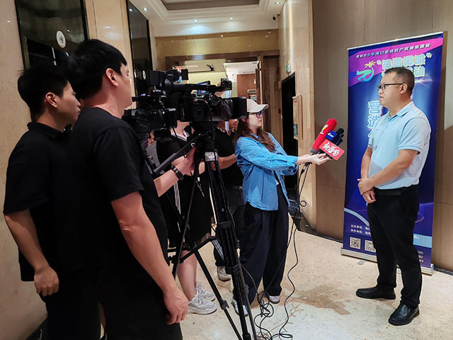 梁莹在公车被灌满JING液