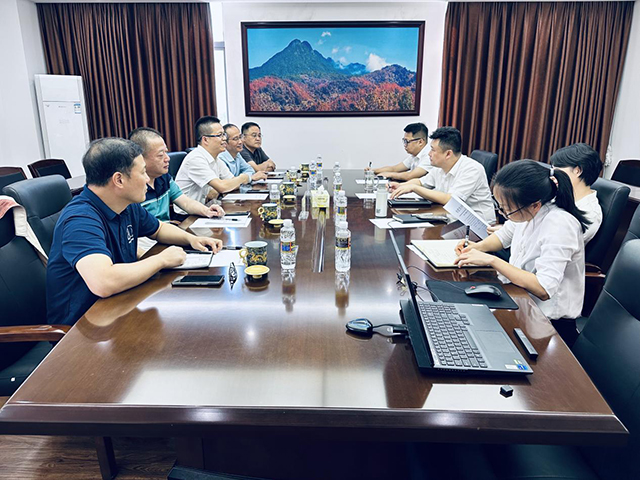 梁莹在公车被灌满JING液