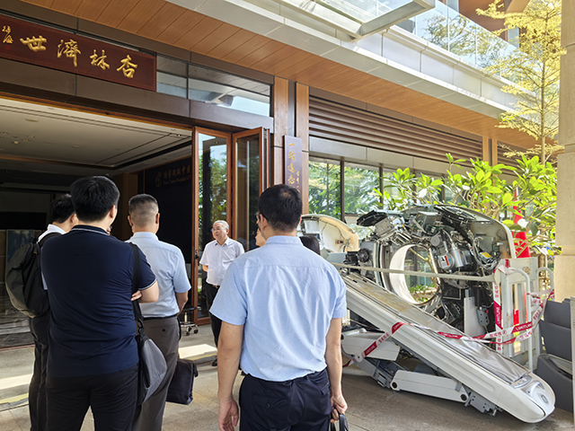 梁莹在公车被灌满JING液