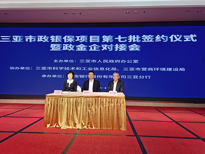 梁莹在公车被灌满JING液