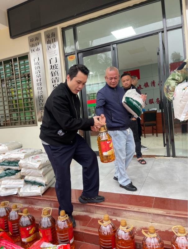 梁莹在公车被灌满JING液