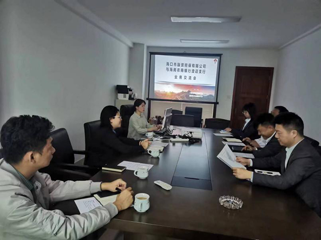 梁莹在公车被灌满JING液