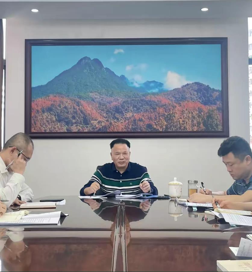 梁莹在公车被灌满JING液