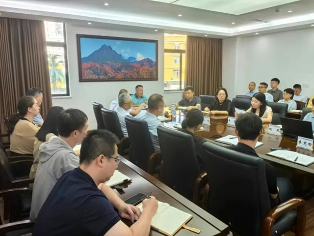 梁莹在公车被灌满JING液