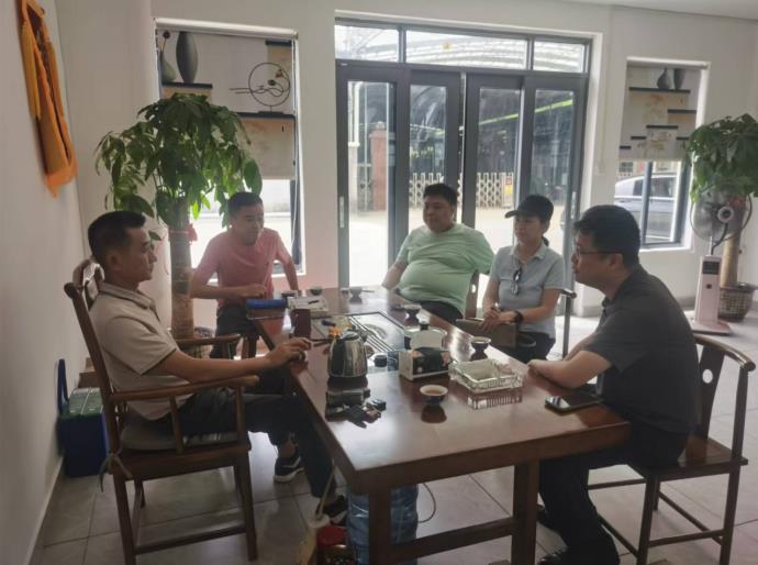 梁莹在公车被灌满JING液