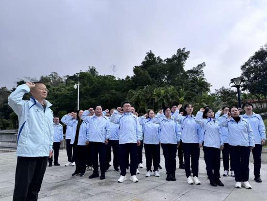 梁莹在公车被灌满JING液