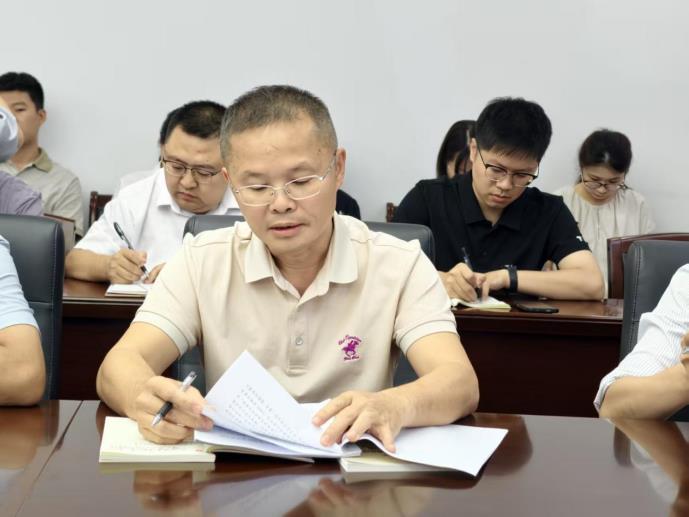 梁莹在公车被灌满JING液